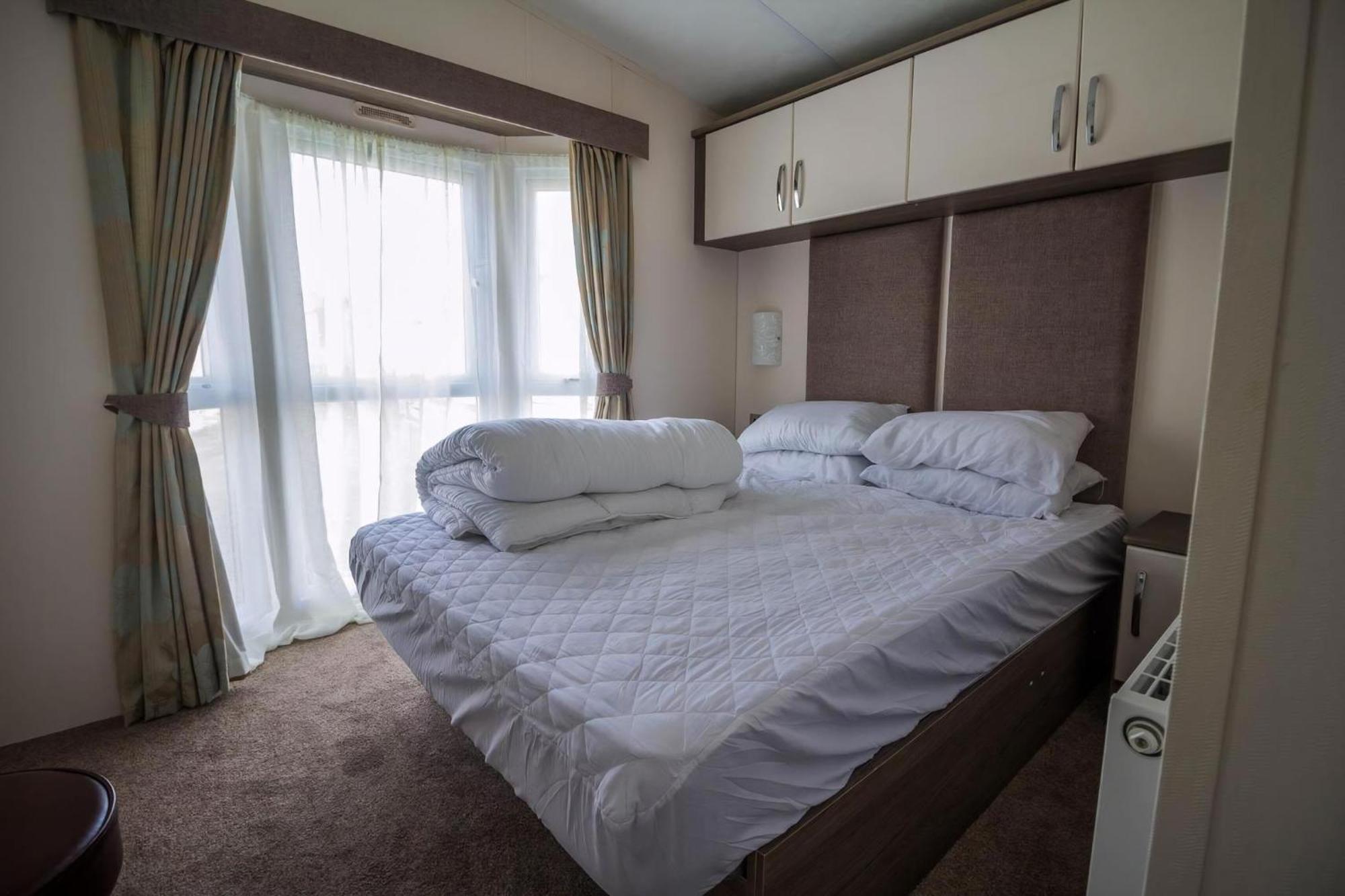 Modern 6 Berth Caravan At Highfield Grange In Essex Ref 26609P Клактон-он-Си Экстерьер фото