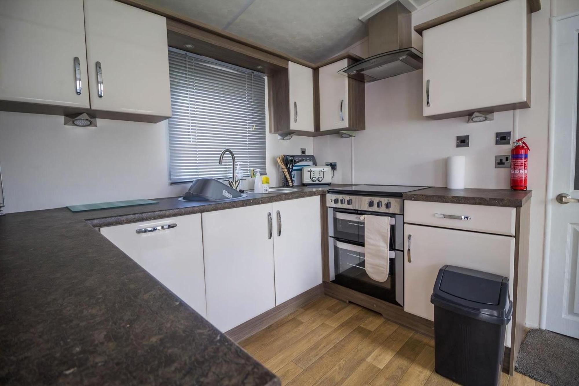 Modern 6 Berth Caravan At Highfield Grange In Essex Ref 26609P Клактон-он-Си Экстерьер фото