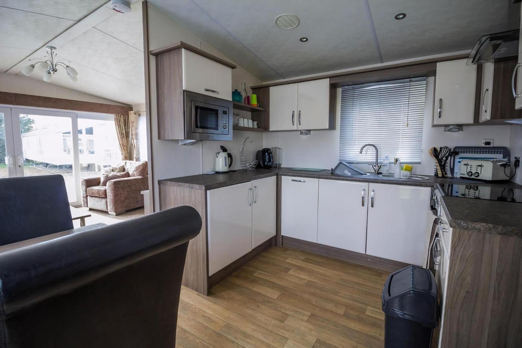 Modern 6 Berth Caravan At Highfield Grange In Essex Ref 26609P Клактон-он-Си Экстерьер фото