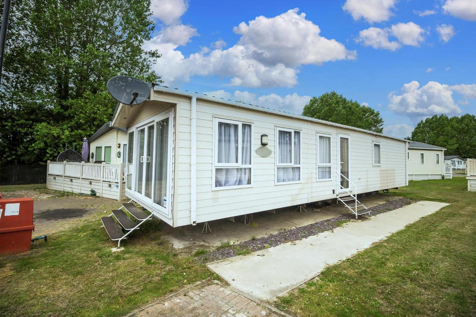 Modern 6 Berth Caravan At Highfield Grange In Essex Ref 26609P Клактон-он-Си Экстерьер фото