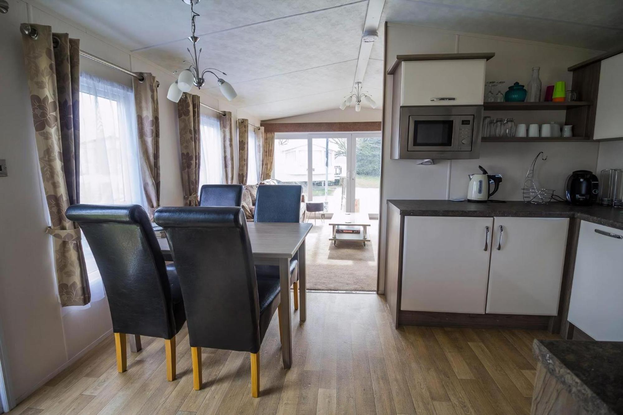 Modern 6 Berth Caravan At Highfield Grange In Essex Ref 26609P Клактон-он-Си Экстерьер фото